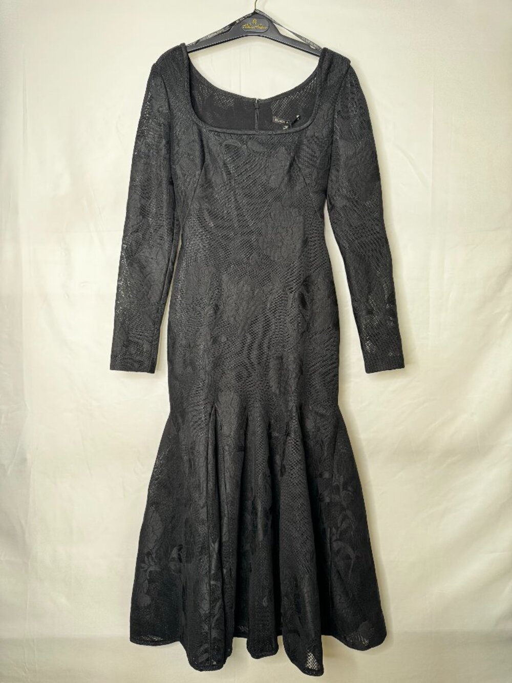 NWT Black Halo Black Floral Jacquard Long Sleeve Mermaid Gown Size 0